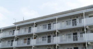 祖父から相続した古い「アパート」はリフォームすべき？それとも解体して土地活用を考える？費用対効果を徹底比較
