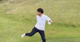 元サッカー日本代表の松井大輔がゴルフボールでリフティング華麗なテクニックにファンも「すご～～～ぃ」と大絶賛