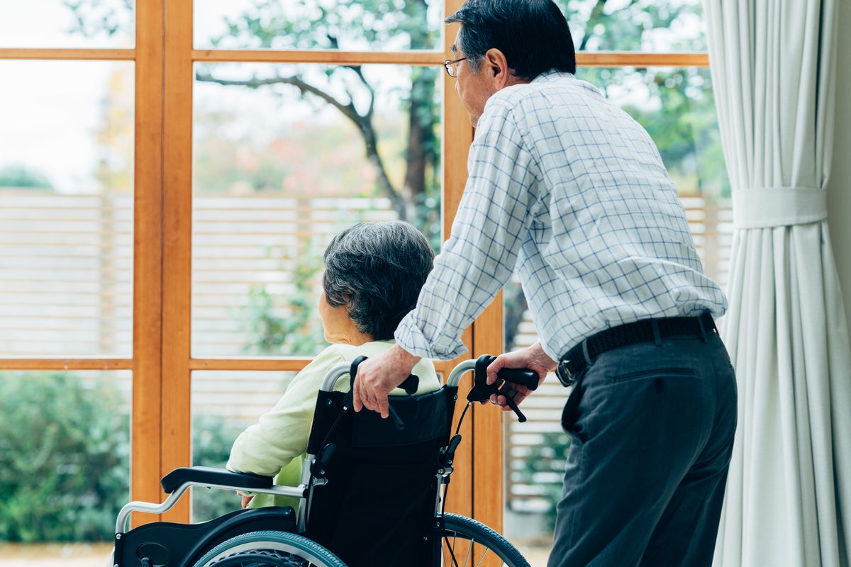 「介護は家族がすべき」その思い込み、専門家も「注意」と指摘
