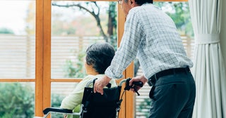 「介護は家族がすべき」その思い込み、専門家も「注意」と指摘