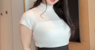 フォロワー500万の165cm美女、タイトなトップス×スカート姿にネット騒然「可愛すぎ」「スタイル抜群」