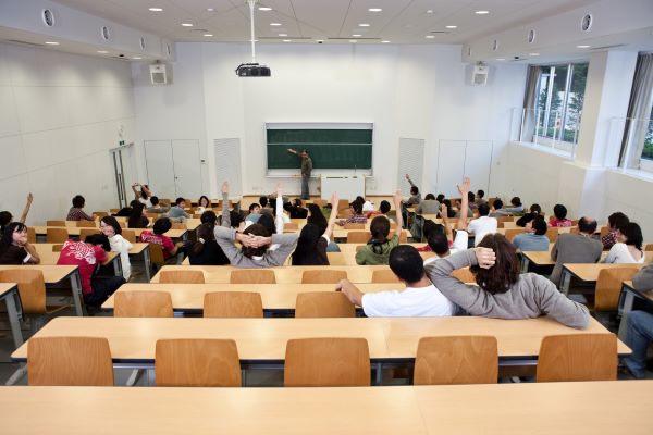 【はばたけラボ 子育て質問箱】入った大学が合わない受験し直したいと息子が言うが・・・