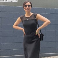 佐田真由美48歳、タイトなスカート姿で美スタイル全開！「素敵」「カッコいい」2児の母