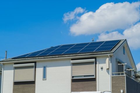 妻が訪問販売で「太陽光パネルを今つければ電気代がゼロになる」と勧められたそうです。設置費用は「180万円」とのことですが、本当に元は取れるのでしょうか？