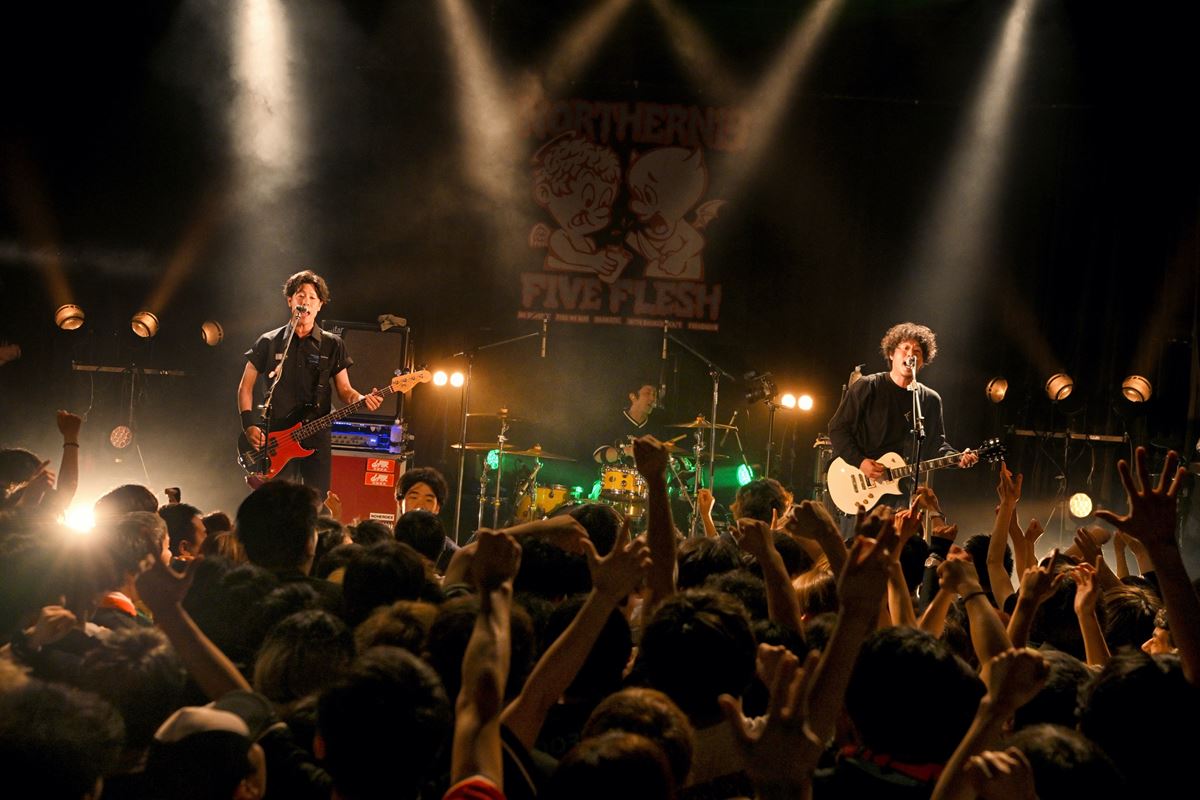 Northern19、新名盤を引っ提げた全国ツアーが渋谷で完結！ 盟友dustboxと生み出した圧巻の熱気とシンガロング
