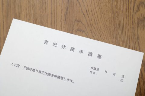 2025年4月から「育休手当」が手取りの10割に！ 現行制度とどう変わる？「年収900万円」の夫婦を例にシミュレーション