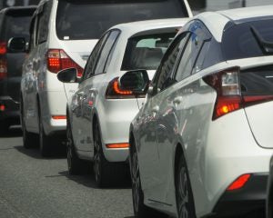 「ばかやろう！」一車線の道路で蛇行、“あおり運転”してきたプリウスが警察に捕まるまで