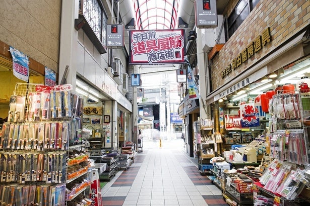 【難波観光】「天下の台所」大阪を支える「千日前道具屋筋商店街」に潜入！鍋や包丁、食品サンプルにたこ焼きの鉄板まで…見て歩くだけでも楽しい料理道具のお店がずらり
