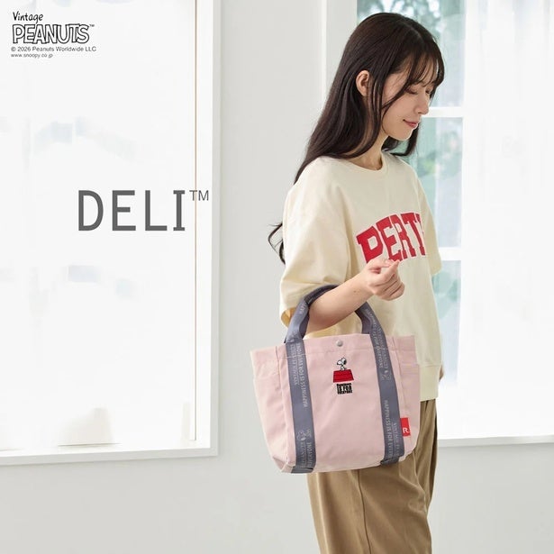 スヌーピーがドッグハウスの上でくつろぐシーンを集めた「ROOTOTE」の新作バッグ2型がかわいい！デイリーユースにぴったり