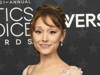 アリアナ・グランデ、バックダンサーの元恋人と「非常にゆっくり」時間をかけて復縁中