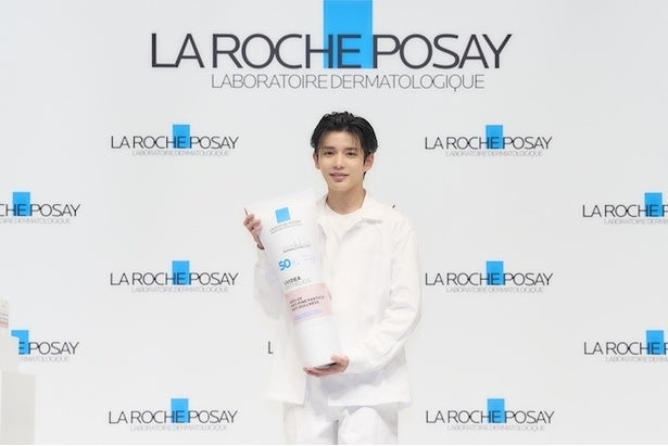なにわ男子・長尾謙杜が「ラ ロッシュ ポゼ」トーンアップUV アンバサダーに就任！“生ツヤ肌”を目指して「肌で戦う」宣言も