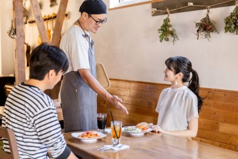 個人経営の飲食店でアルバイトを始めた息子。アルバイト代「月8万円」は手渡しでもらっているそうですが、問題ないのでしょうか…？