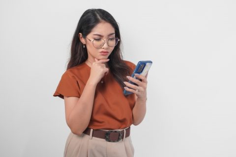 NHKから「受信契約のお願い」が届きました！ 「テレビがなければ払わなくていい」と思っていましたが、スマホも受信料の対象になるんでしょうか？
