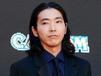 柄本佑、衝撃の坊主頭に驚きの声「えっ！本当に」「まさかのリアル剃髪」