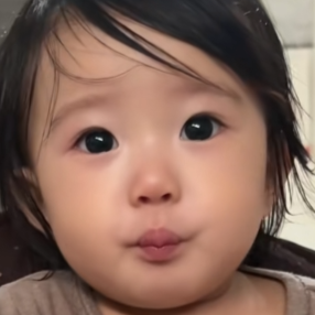 ギャン泣き赤ちゃんにママが“あるもの”を差し出すと…⇒0秒で真顔に「嘘泣きやったん!?」「効果凄すぎ」