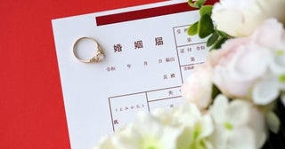 将来結婚するにしても「結婚式」や「指輪」の費用は節約し「貯金」に回したいと思っています。「婚約指輪」は必要ないと思うのですが、購入しない場合、どれだけの費用が浮くのでしょうか？