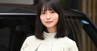 長濱ねる、おろしたヘアアレンジでくつろぐ魅惑の微笑みショットに「かわい過ぎます」の声＜アンサンブル＞