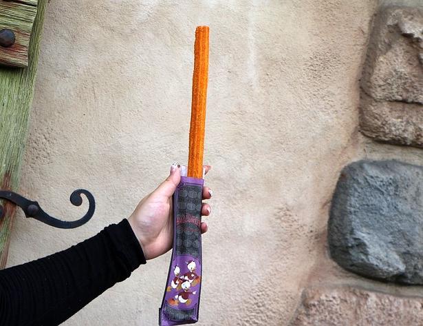 東京ディズニーランドのハロウィーングルメを紹介！イチオシはメイプルパンプキン味のチュロス