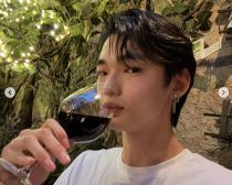 母は“超有名モデル”。195cm長身の21歳、初海外ランウェイでいきなりプラダ。“規格外”の快進撃