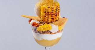 麻布台ヒルズで「Hills Parfait Collection 2026」が開催中！東京タワーを見ながらアートパフェとペアリングカクテルが楽しめる