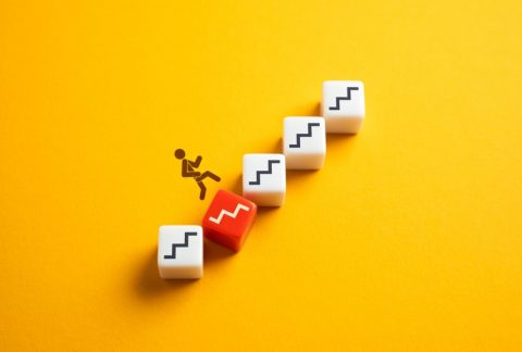 NISAは「120万円一括」か「月1万積立」か…“10年後の運用益”はどちらが多い？「投資は積立が原則」と信じる人が知らない“複利の恩恵”とは