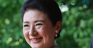 「これは思いつかない」「すごい着眼点」雅子さまオランダの“華やか花柄ジャケット”の「意外なリンクコーデ相手」