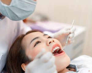 高額な“インプラント”を抜くはめに…歯医者が明かす、インプラント治療の“落とし穴”――大反響セレクション