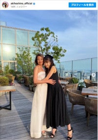 ほしのあき49歳、“33年来の友人”人気モデルと2ショット！誕生日お祝い