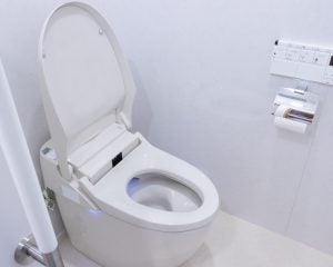 「何も買わず、お礼も言わず、ゴミは放置、長時間出てこない」コンビニ店員が激怒した“トイレのマナー違反”