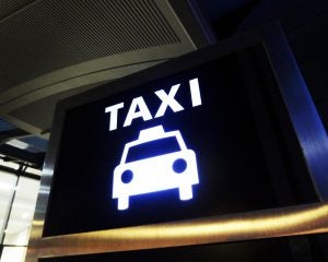 「運賃をタダにしろ！」山道でまさかのお漏らし、逆ギレする外国人客にブチギレた40代タクシー運転手の告白