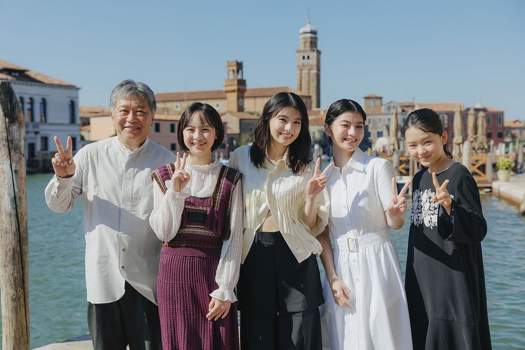 実写「ルックバック」出口夏希、蒔田彩珠らキャスト＆是枝裕和監督がベネチアに到着公式上映に向けてコメント