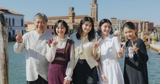 実写「ルックバック」出口夏希、蒔田彩珠らキャスト＆是枝裕和監督がベネチアに到着公式上映に向けてコメント