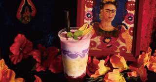 大阪のアートなカフェで楽しめる『飲む名画』。この春はフリーダ・カーロの自画像、展覧会コラボの2種類が登場