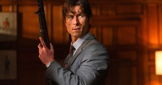グレン・パウエル主演『大富豪になるための正しい殺し方』公開決定特報映像も公開