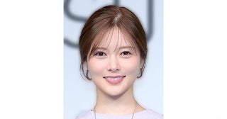 フリル袖に大人の色気が滲む…白石麻衣、全身“レッド”スタイルの姿に「女神っぷり！」「めっちゃ綺麗」