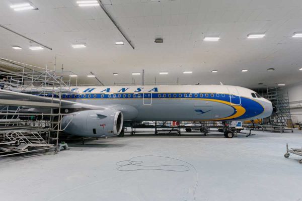 ルフトハンザ、ロッキード・スーパースター塗装のエアバスA321型機をお披露目