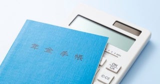 定年前の父は年収「800万円」です。家族は「老後も安心」と思っていましたが、年金は月「18万円」ほどと聞いて驚きました。高年収でも年金額は意外と少ないのでしょうか？
