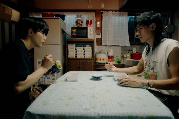 草川拓弥“月白”、中島歩“日暮”のロールキャベツ食べる様子が胸アツ「泣いた」とトレンド入り＜俺たちバッドバーバーズ＞