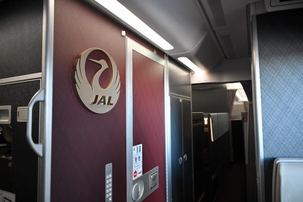 就航から2年、JAL最新鋭機！エアバスA350-1000型機の全クラスに乗ってみた一番コスパのよかったのは○○クラス！？【コラム】