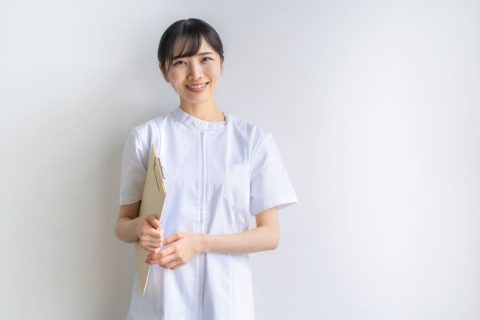 准看護師の娘は働きながら看護師を目指すそうです。もし看護師になったら年収はいくらくらい変わるのでしょうか？