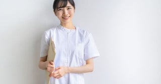 准看護師の娘は働きながら看護師を目指すそうです。もし看護師になったら年収はいくらくらい変わるのでしょうか？