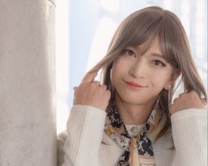 美女の正体は“大手企業で働く50代後半の男性”。「一般の人を不愉快にさせたくない」スタジオなどでのみ女装を楽しむ