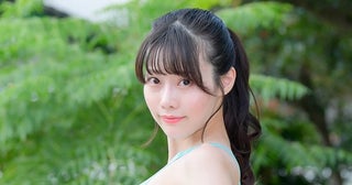 豊満Fカップ左胸を鷲掴み…桃里れあ、肩紐を外しかけのランジェリー姿に「美人過ぎだよ」の声