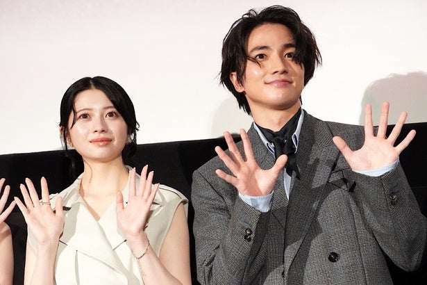 桜田ひより、四つ葉のクローバーを10秒で見つける“特技”に木戸大聖も驚き『モブ子の恋』公開記念舞台挨拶