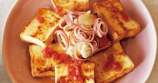 こんがりと焼いた厚揚げに酸味のある梅が引き立つ「焼き厚揚げ梅めんつゆ風味」