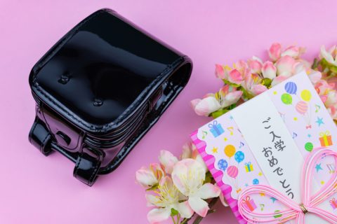 両親から「入学祝5万円」をもらいました。妻は「半返しで2万5000円必要」と言いますが、正直出費がキツイです…入学祝でもお返しなしは“マナー違反”になりますか？ 基本的な考え方とは