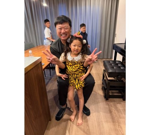  小原正子、家族全員集合で"やっと節分"、みんなで記念撮影 