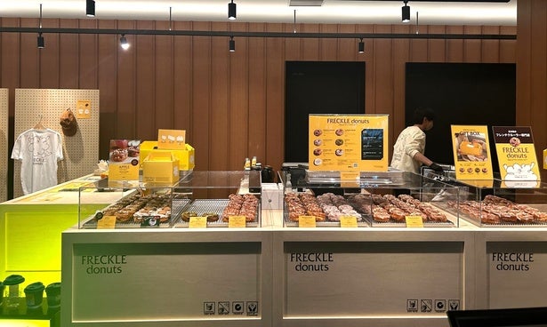 フレンチクルーラー専門店「FRECKLE donuts」がニュウマン高輪に期間限定オープン！絶品ドーナツに舌鼓