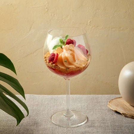 【東京都中央区】「ホテルグランバッハ東京銀座」が夏限定パフェを提供中。桃と発酵が育む豊かな味わい