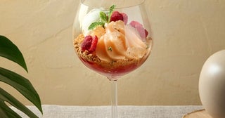 【東京都中央区】「ホテルグランバッハ東京銀座」が夏限定パフェを提供中。桃と発酵が育む豊かな味わい